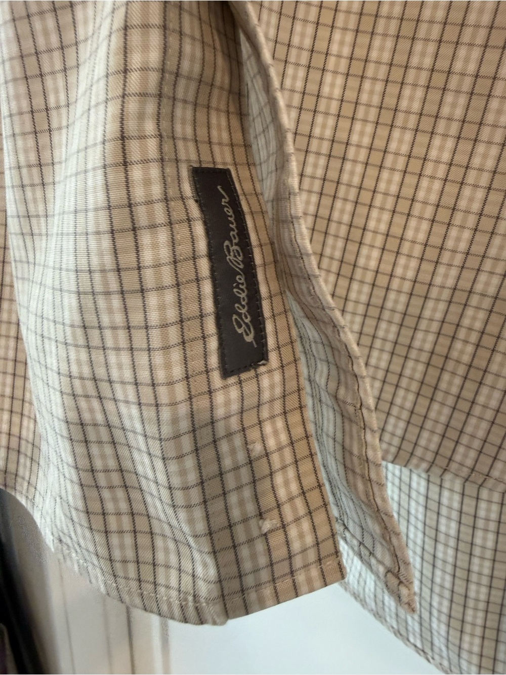 Men’s Eddie Bauer Classic Button-Down Plaid Shirt in Beige and White Sz Med/Tall - Picture 8 of 10